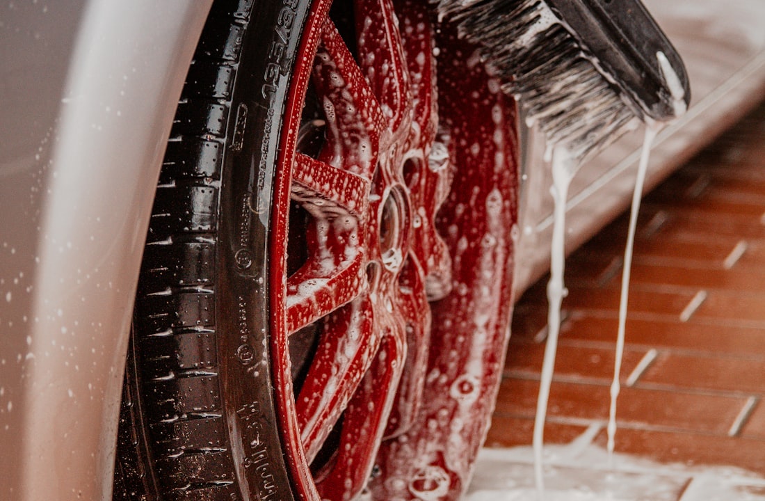 Nettoyage d'une jante lors d'un detailing